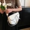Frauen Kleine Handtasche Sattel Schulter Tasche Damen Top Griff Tasche PU Leder Kleine Umhängetasche Zwei Riemen Einfarbig Schulter Tasche 5