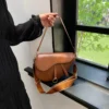 Frauen Kleine Handtasche Sattel Schulter Tasche Damen Top Griff Tasche PU Leder Kleine Umhängetasche Zwei Riemen Einfarbig Schulter Tasche 6
