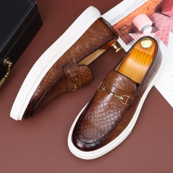 Männer Casual Schuhe Geprägtes Leder Männer Klassische Schnalle Horsebit Loafers Herren Slip-on Board Schuhe Outdoor Wohnungen Neue 3