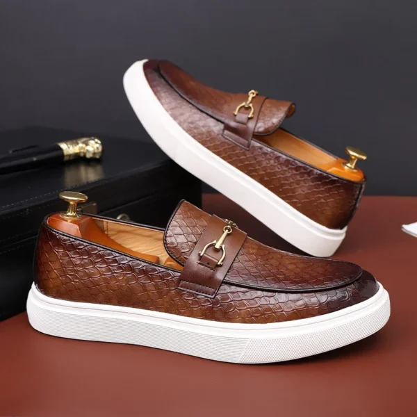 Männer Casual Schuhe Geprägtes Leder Männer Klassische Schnalle Horsebit Loafers Herren Slip-on Board Schuhe Outdoor Wohnungen Neue 4
