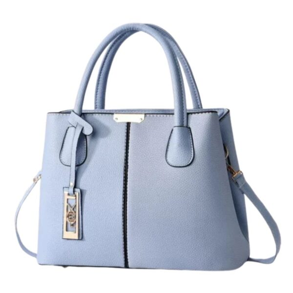 Luxuriöse Damenhandtasche von Designer-Marke aus Leder