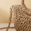 Hand gewebte Stroh Rattan Halbmond Strand Handtasche große Kapazität Frauen Sommer hohl aus Crossbody-Umhängetasche 5