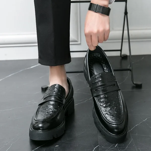 2024 neue Leder Herren dicke Sohlen Business Casual Lederschuhe ein Slipper Slipper britische Mode Herren schuhe 3