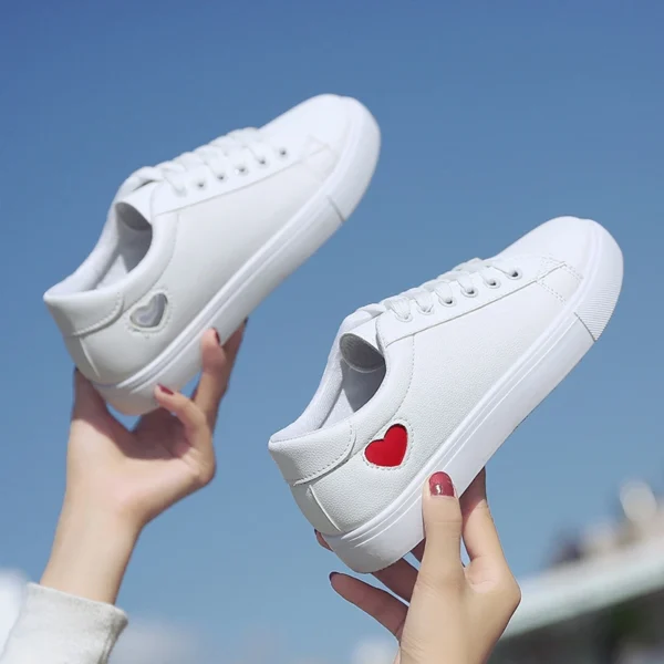 2024 frühling Herbst Frau Schuhe Mode Neue Frau PU Leder Schuhe Damen Atmungsaktive Nette Herz Wohnungen Casual Schuhe Weiß Sneaker