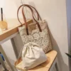 Elegante Tragetasche aus floraler Spitze für Damen. Schicke Schulter- und Handgelenkhandtasche mit Magnetverschluss, perfekt für alltägliche Strand-Eleganz