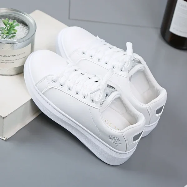 2022 frauen Casual Schuhe Neue Frühjahr Mode Gestickte Weiße Atmungsaktive Blume Lace-Up Turnschuhe 3