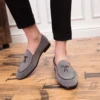 Loafer für Herren, koreanische Version des Trends, britische Fransen-Herrenschuhe, Wildleder, geschliffene Bohnen, kleine Slip-on-Lederschuhe