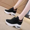 Frauen PU Stoff Retro Lace-Up Sneakers frauen Heels Sommer Herbst Mode Designer Tennis Weibliche Atmungsaktive Schuhe