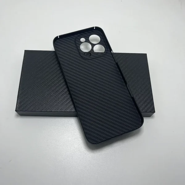 Handyhülle aus echtem Carbonfaser für iPhone 16 Pro Max. Linsenschutz. Rot-schwarze Aramidfaser-Handyhüllen für iPhone 16 Pro 6