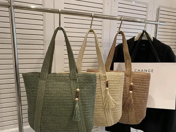 Sommer Strohs ack für Frauen hand gefertigte gewebte Umhängetasche große Kapazität Einkaufstaschen mit Anhänger Achsel Tasche Top-Griff Handtasche Geldbörse