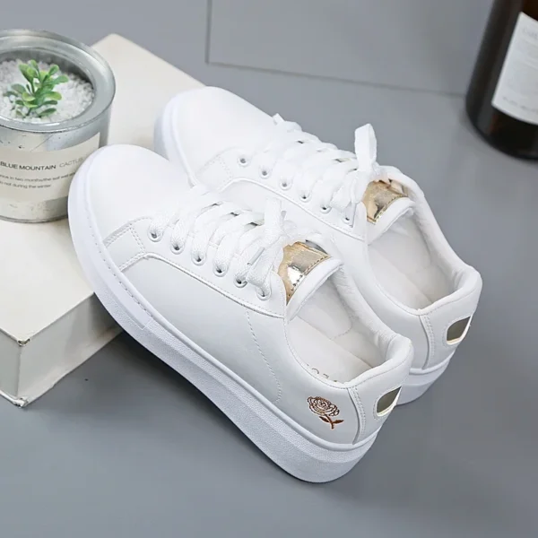 2022 frauen Casual Schuhe Neue Frühjahr Mode Gestickte Weiße Atmungsaktive Blume Lace-Up Turnschuhe 2