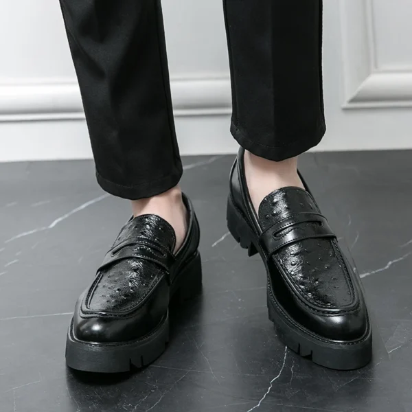 2024 neue Leder Herren dicke Sohlen Business Casual Lederschuhe ein Slipper Slipper britische Mode Herren schuhe