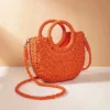Hand gewebte Stroh Rattan Halbmond Strand Handtasche große Kapazität Frauen Sommer hohl aus Crossbody-Umhängetasche 2