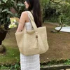 Sommer Strohs ack für Frauen hand gefertigte gewebte Umhängetasche große Kapazität Einkaufstaschen mit Anhänger Achsel Tasche Top-Griff Handtasche Geldbörse 3