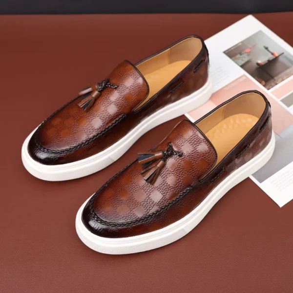 Mode männer Casual Schuhe Geprägte Leder Männer Klassische Retro Britischen Stil Quasten Loafer Herren Slip-on Outdoor Fahren wohnungen 5