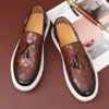 Mode männer Casual Schuhe Geprägte Leder Männer Klassische Retro Britischen Stil Quasten Loafer Herren Slip-on Outdoor Fahren wohnungen 4