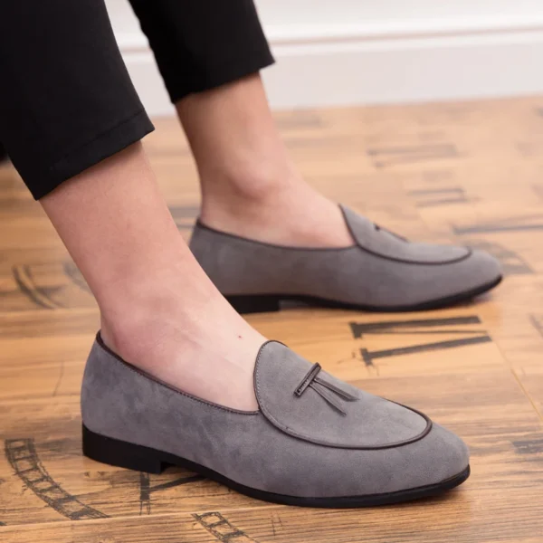 Loafer für Herren, koreanische Version des Trends, britische Fransen-Herrenschuhe, Wildleder, geschliffene Bohnen, kleine Slip-on-Lederschuhe 2
