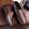 Herren-Loafer, modische Slip-on-Schuhe aus weichem, echtem Leder, einfacher Mokassin, bequeme, handgefertigte Herren-Fahrschuhe, rutschfeste Bootsschuhe 2