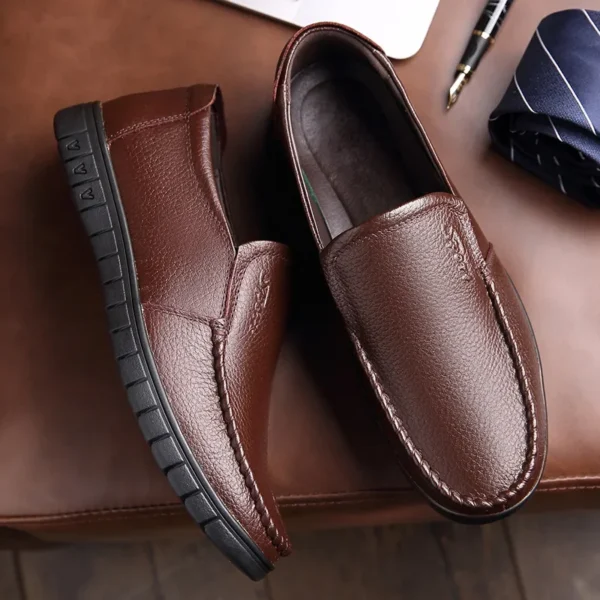 Herren-Loafer, modische Slip-on-Schuhe aus weichem, echtem Leder, einfacher Mokassin, bequeme, handgefertigte Herren-Fahrschuhe, rutschfeste Bootsschuhe 2