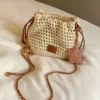 Schicke Sommer-Strick-Umhängetasche für Damen mit verstellbarem Riemen. Vielseitige Pendlerhandtasche mit Polyesterfutter 6