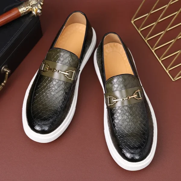 Männer Casual Schuhe Geprägtes Leder Männer Klassische Schnalle Horsebit Loafers Herren Slip-on Board Schuhe Outdoor Wohnungen Neue 6