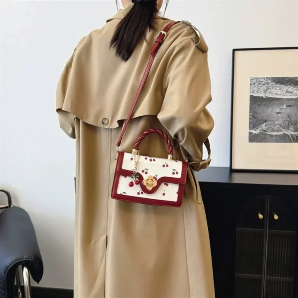 Niedliche Handtasche mit Kirschmotiv, Umhängetasche, quadratische Tragetasche mit gewebtem Griff, Damen-Umhängetasche im frischen Design, stilvolle Damentasche 6