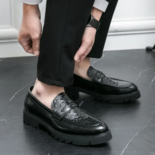2024 neue Leder Herren dicke Sohlen Business Casual Lederschuhe ein Slipper Slipper britische Mode Herren schuhe 6