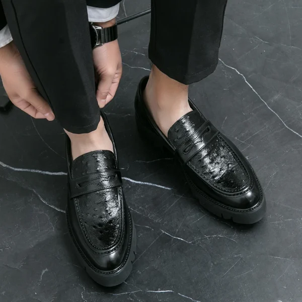 2024 neue Leder Herren dicke Sohlen Business Casual Lederschuhe ein Slipper Slipper britische Mode Herren schuhe 4