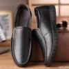 Herren-Loafer, modische Slip-on-Schuhe aus weichem, echtem Leder, einfacher Mokassin, bequeme, handgefertigte Herren-Fahrschuhe, rutschfeste Bootsschuhe