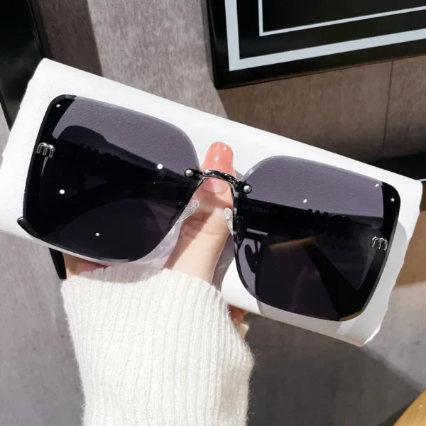2025, neue modische Sonnenbrille mit Halbrahmen, hochwertiger Trend, einfache Sonnenbrille für Damen mit feinem Glitzer (DS-1002) 2