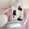 Niedliche schwarze Katze, rosa Schleife, blaue Blume, magnetischer Kartenhalter, Handyhülle für iPhone 13, 14, 15 Pro Max, 13 Pro, 16 Pro Max, 14Pro, 15Pro 12