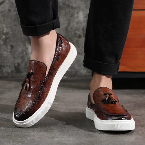 Mode männer Casual Schuhe Geprägte Leder Männer Klassische Retro Britischen Stil Quasten Loafer Herren Slip-on Outdoor Fahren wohnungen 6