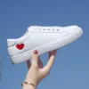 2024 frühling Herbst Frau Schuhe Mode Neue Frau PU Leder Schuhe Damen Atmungsaktive Nette Herz Wohnungen Casual Schuhe Weiß Sneaker 4