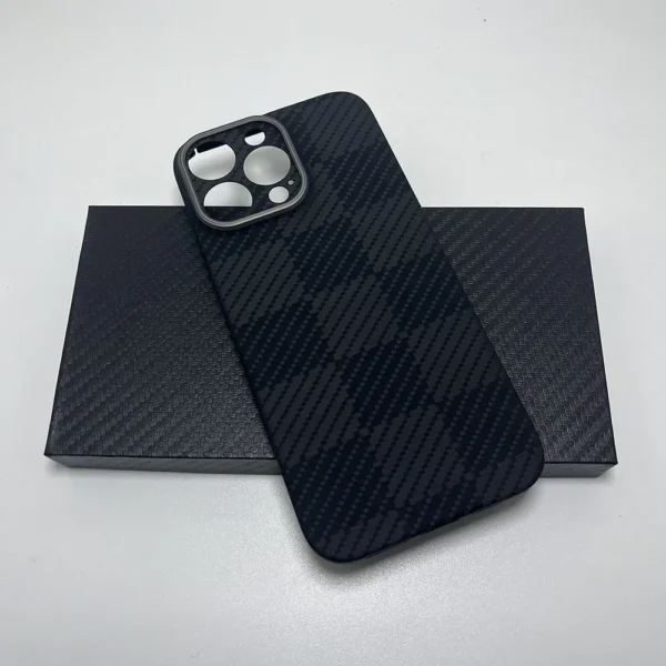 Handyhülle aus echtem Carbonfaser für iPhone 16 Pro Max. Linsenschutz. Rot-schwarze Aramidfaser-Handyhüllen für iPhone 16 Pro 2