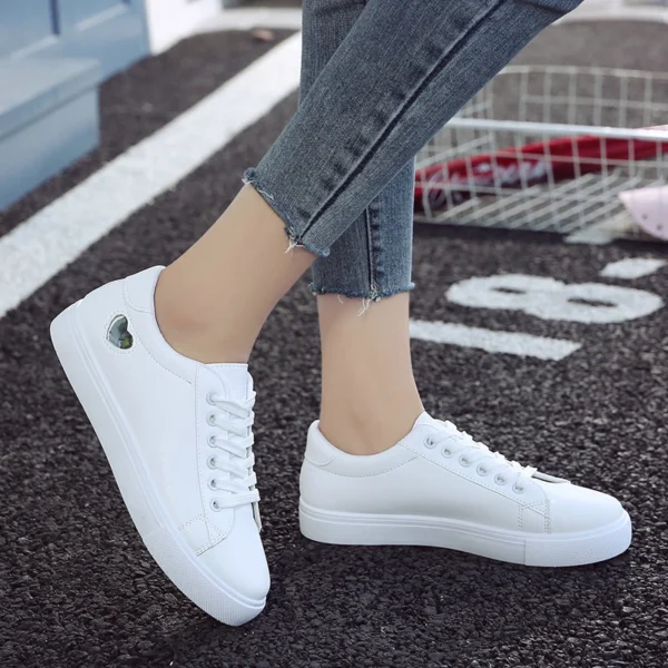 2024 frühling Herbst Frau Schuhe Mode Neue Frau PU Leder Schuhe Damen Atmungsaktive Nette Herz Wohnungen Casual Schuhe Weiß Sneaker 5