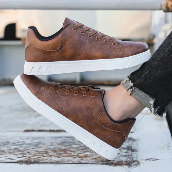 Trend Leder Freizeitschuhe für Männer Günstige braune Herrenschuhe Sale Bequeme Skateboardschuhe Mann Urban Sneaker Zapatillas Homme 2