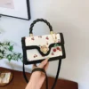 Niedliche Handtasche mit Kirschmotiv, Umhängetasche, quadratische Tragetasche mit gewebtem Griff, Damen-Umhängetasche im frischen Design, stilvolle Damentasche 2