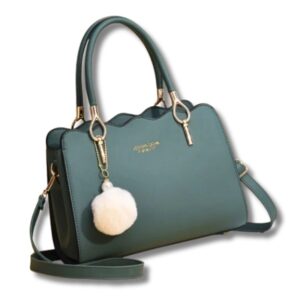 Schultertasche für Damen mittleren Alters mit Anhänger