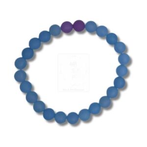 Armband mit blauen und violetten matten Perlen