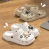 Entzückende Cartoon Charms Clogs Sommer Damen Sandalen Slipper Mann Schuhe 6