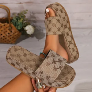Neue Frauen Hausschuhe Sommer Mode Plattform Sandalen dicke Sohle einfarbige Hausschuhe Party Party Frauen Strand Sandalen Rutschen Frauen