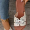 Frauen Luxus Strass Dekor Rutsche Sandalen Bling Outdoor Casual Flache Beige Mode Sexy Elegante Sommer Hausschuhe 2025, Neue Braun 2