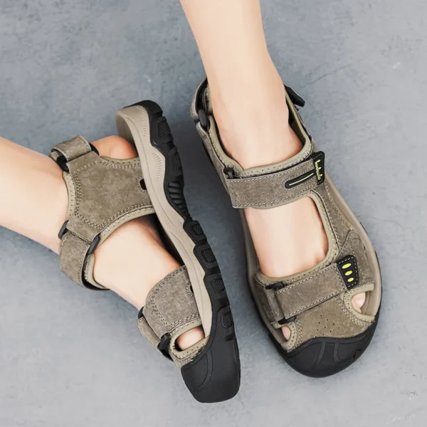 Sommer Herren Sport Sandalen Outdoor Licht Wanderschuhe Geschlossene Zehen Rutschfeste wasserdichte Wasserschuhe Verstellbare Herren Hausschuhe 2