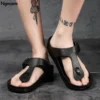 Ngouxm Sommer Männer Flip-Flops Atmungs Strand Hausschuhe Neue Design Mode Lässige Solid Black Non Slip Wohnung Rutschen für Mann 2