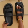 Leichte Schnalle Dicke Sohle Hausschuhe Frauen Sommer Slip-On Plattform Rutsche Sandalen Frau Weiche EVA Outdoor-Flip-Flops