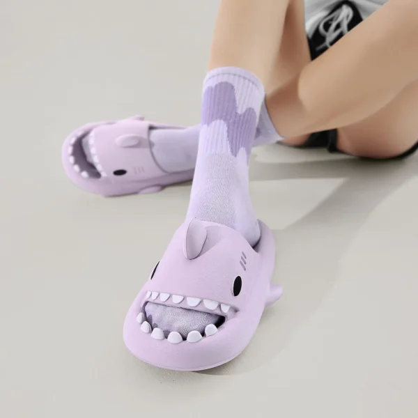SmilePoP Shark Slides Sommer süße Cartoon Shark Hausschuhe für Damen Herren rutschfeste offene Zehensohle Sandalen lässige Unisex Strandschuhe 5