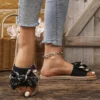 Modische, rutschfeste, verschleißfeste Damen-Flip-Flops im College-Urlaubs-Strandstil mit hellen Diamantblumen und flachem Absatz 6