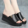 Vielseitige weiche Leder Sommerschuhe Mode Mutter Outdoor Sandalen Frauen Plattform Keil absatz Fisch mund Flip Flop Sandalen