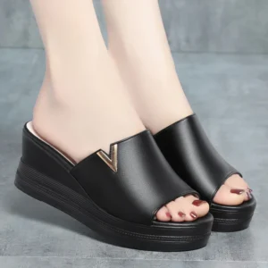 Vielseitige weiche Leder Sommerschuhe Mode Mutter Outdoor Sandalen Frauen Plattform Keil absatz Fisch mund Flip Flop Sandalen