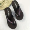 1pc Damen Blumenmuster Mode Flip Flops rutsch feste leichte Strand plattform Hausschuhe Damenschuhe atmungsaktive offene Zehen 3